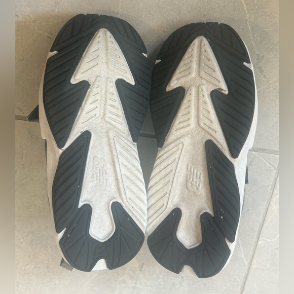 EUC New Balance Kids' Rave Run V2 Hook and Loop Running Shoe - Picture 8 of 8